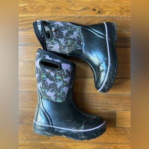 BOGS Girls Youth size 2 black with purple unicorn print boots